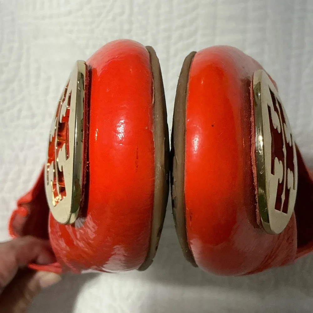 Tory Burch Reva Patent Leather Flats Orange Gold Medallion Size 9.5